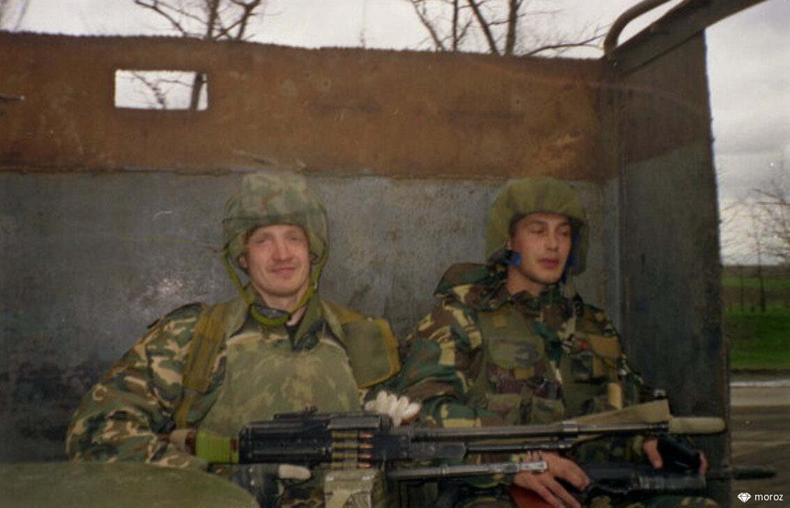 Герой России Евгений Остроухов, запечатленного на фото с Борисом Николаевичем Ельциным